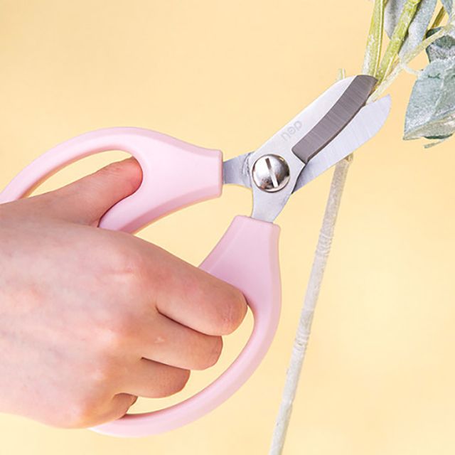 Gardening scissors