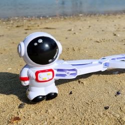 Astronaut Snowball Maker