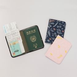 BOTANICAL PASSPORT CASE