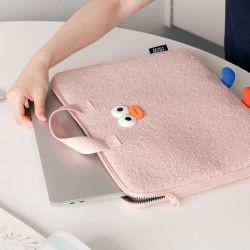 Brunch Brother 15type Pompom Boucle Wide Laptop Pouch