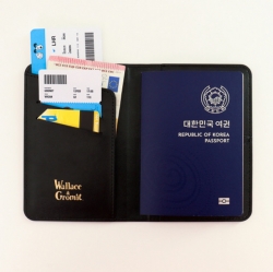 Wallace and Gromit Travel Passport Case_Airplane