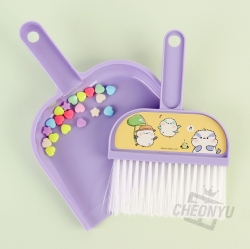 Oh! Moknuni Mini Dustpan and Brush Set 