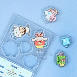 Shinchan x Cinnamoroll Acrylic stand