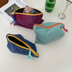 Briskstyle Modern Check Pouch