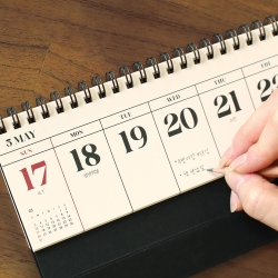 2026 Remind Weekly Calendar (Desk)